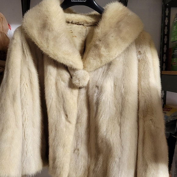 Real fur shawl. Made for my grandmother in the 40's. Has an inside pocket. - Picture 1 of 6